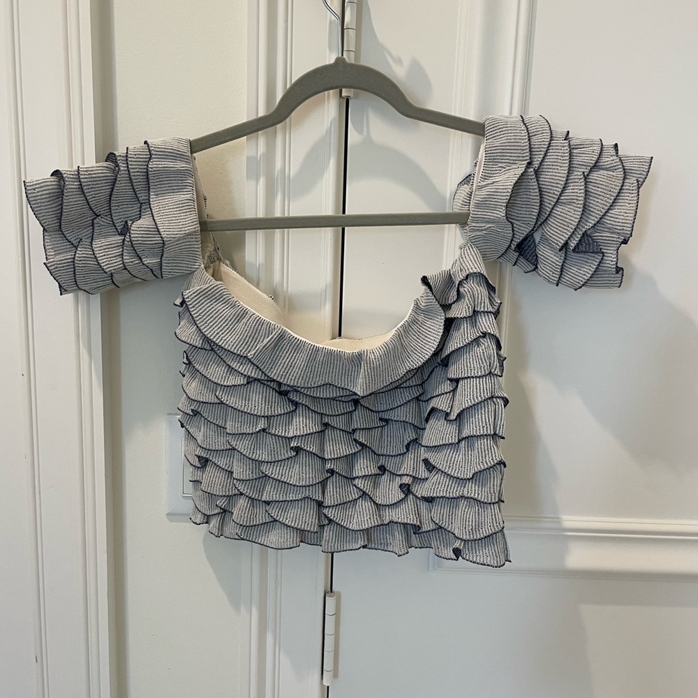 Club Monaco Cropped Shirt. Size Small